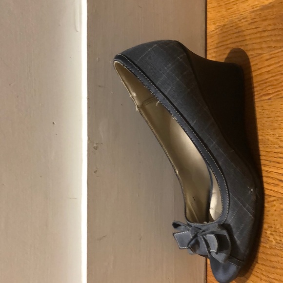 Kenneth Cole Reaction-opened toe blue denim shoes - Picture 2 of 3